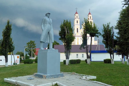 Памятник В. И. Ленину в центре Глубокаго. Фото gmbgreg / panoramio.com