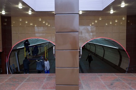 Работы по отделке второго тоннеля подземного перехода. Фото Сергея Серебро