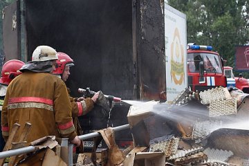 Пожар в автофургоне Городокской птицефабрики. Витебск. Фото Сергея Серебро