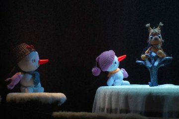 Спектакль “Сонейка і снежныя чалавечкі”. Фота Сержука Серабро