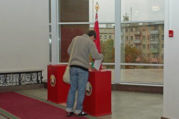 Выборы в Палату Представителей. Витебск. Фото Сергея Серебро
