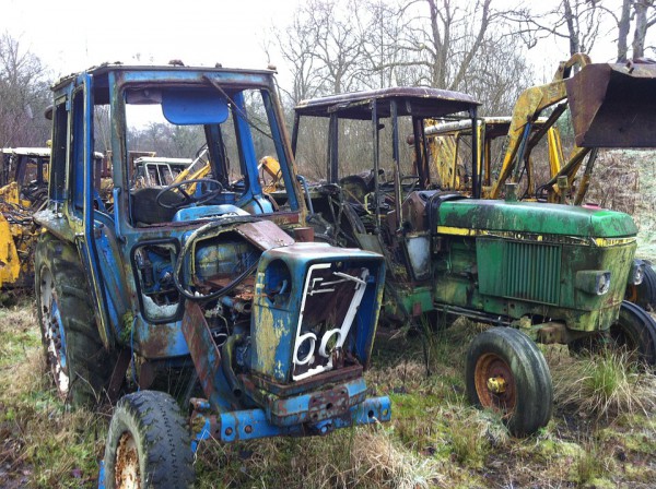 Старые тракторы, разруха, колхоз. Фото Kirkbyboy / pixabay.com